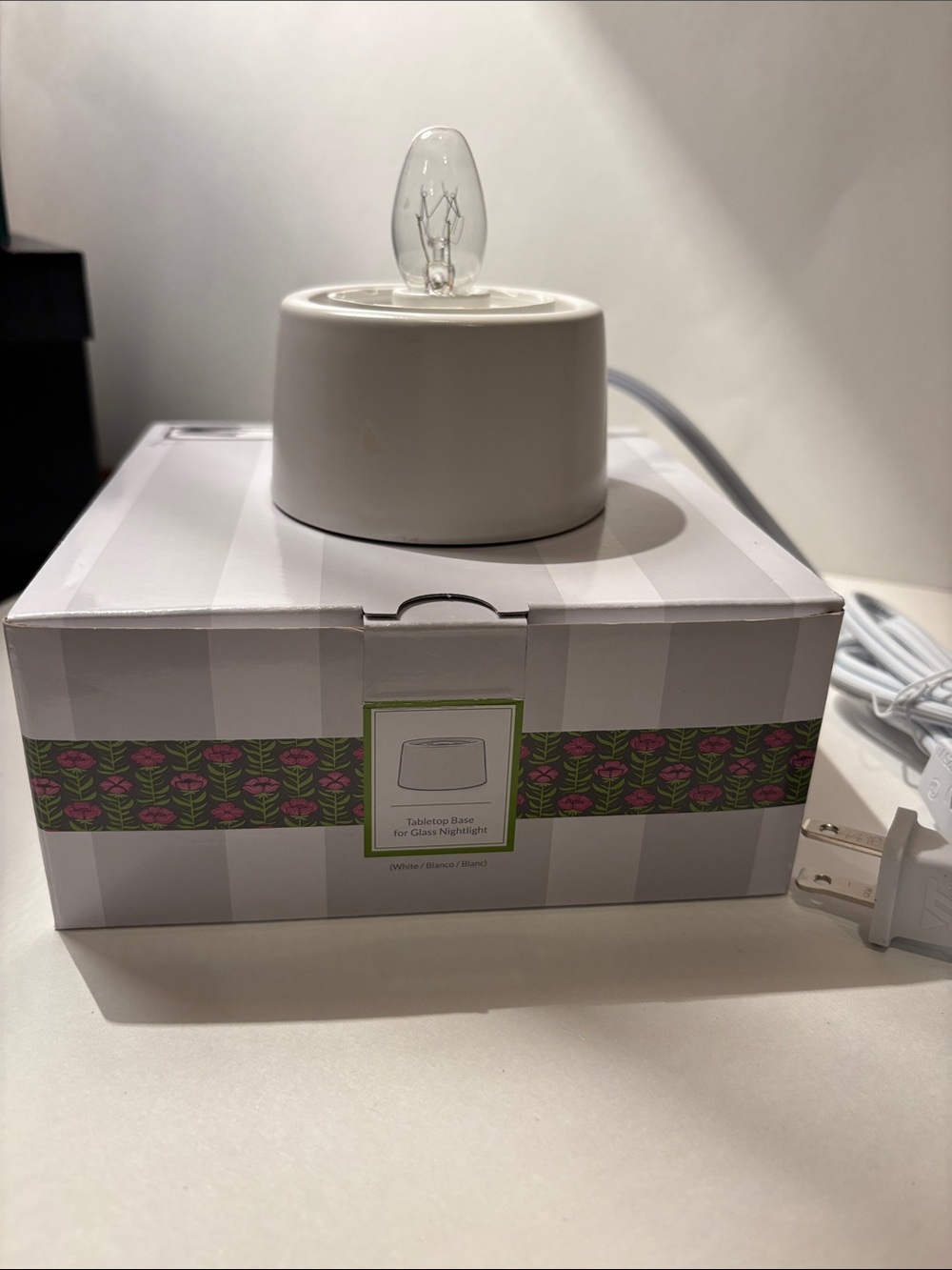 Scentsy White Tabletop Base Nightlight. Converts wall mini warmers to tabletop.